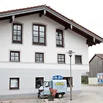 Egger-stueberl Hotell 3*